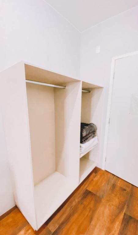 Large Single Room room - Image 3