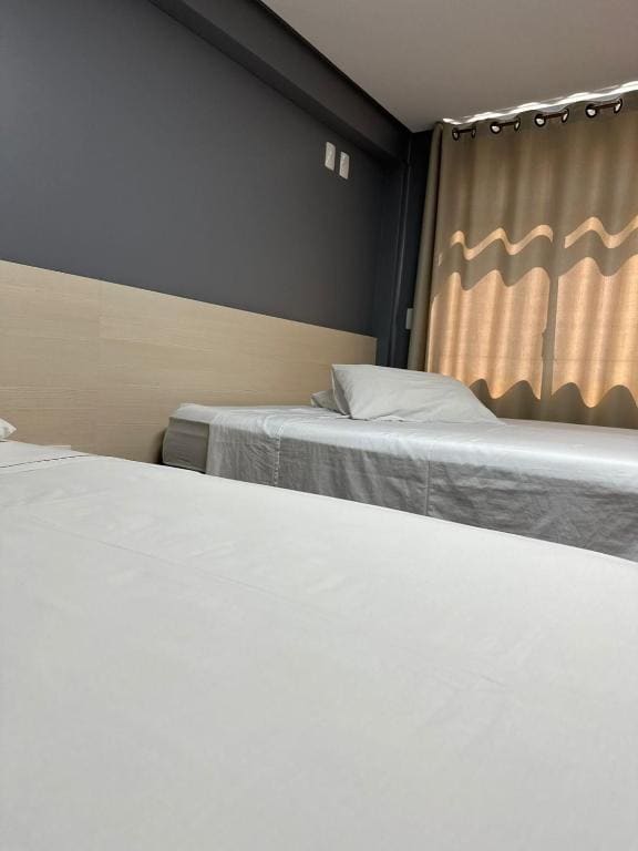Large Single Room room - Image 1