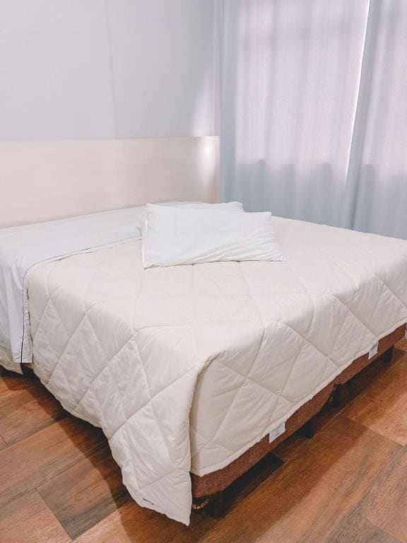Large Single Room room - Image 2