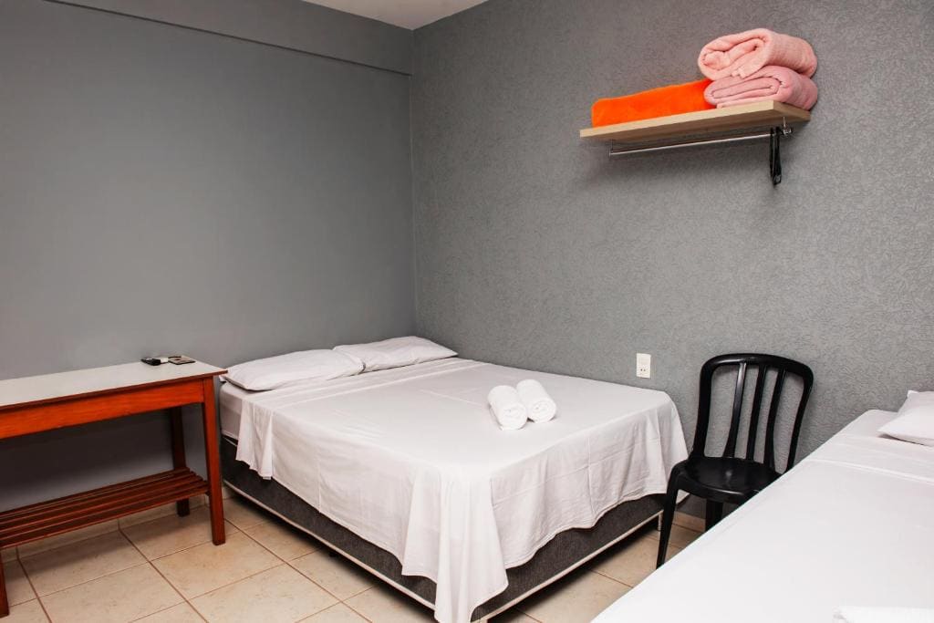 Economy Triple Room room - Image 1
