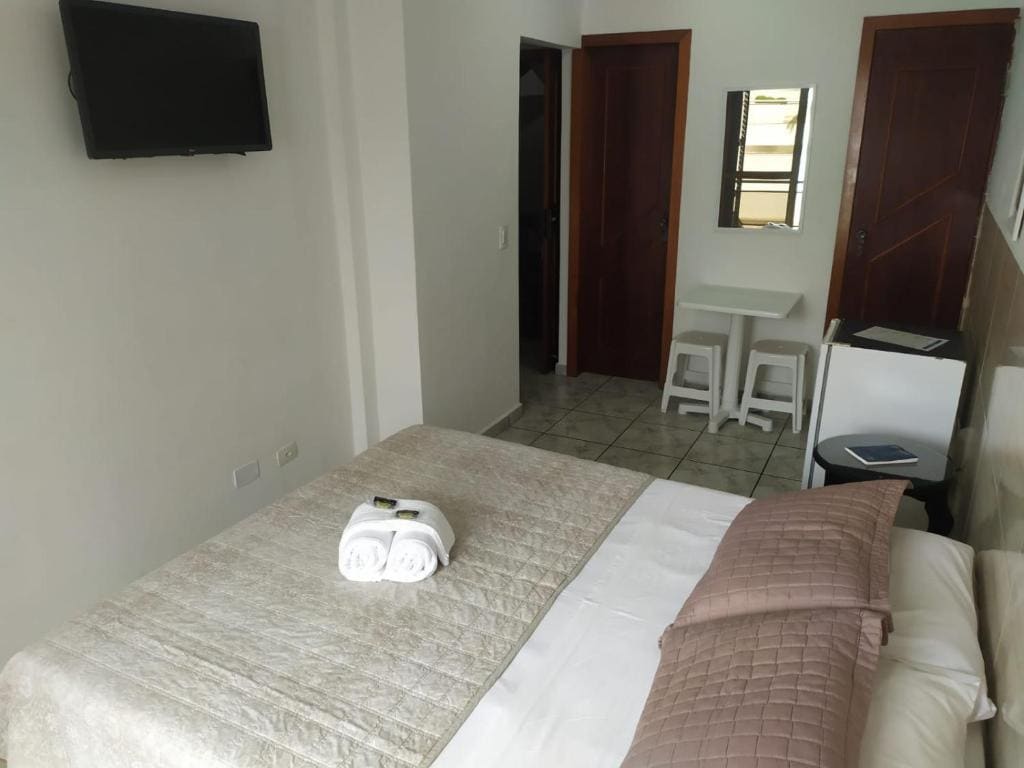 Queen Room with Balcony room - Image 3