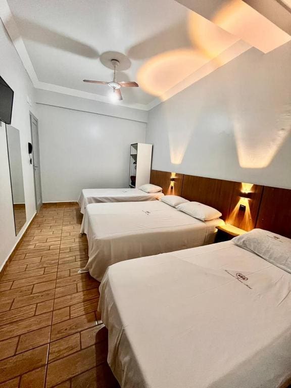 Standard Quadruple Room room - Image 3
