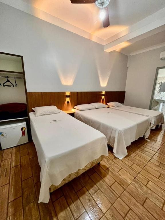 Standard Quadruple Room room - Image 2