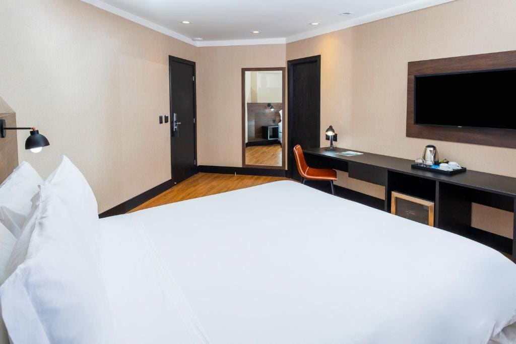 Queen Room with City View room - Image 2