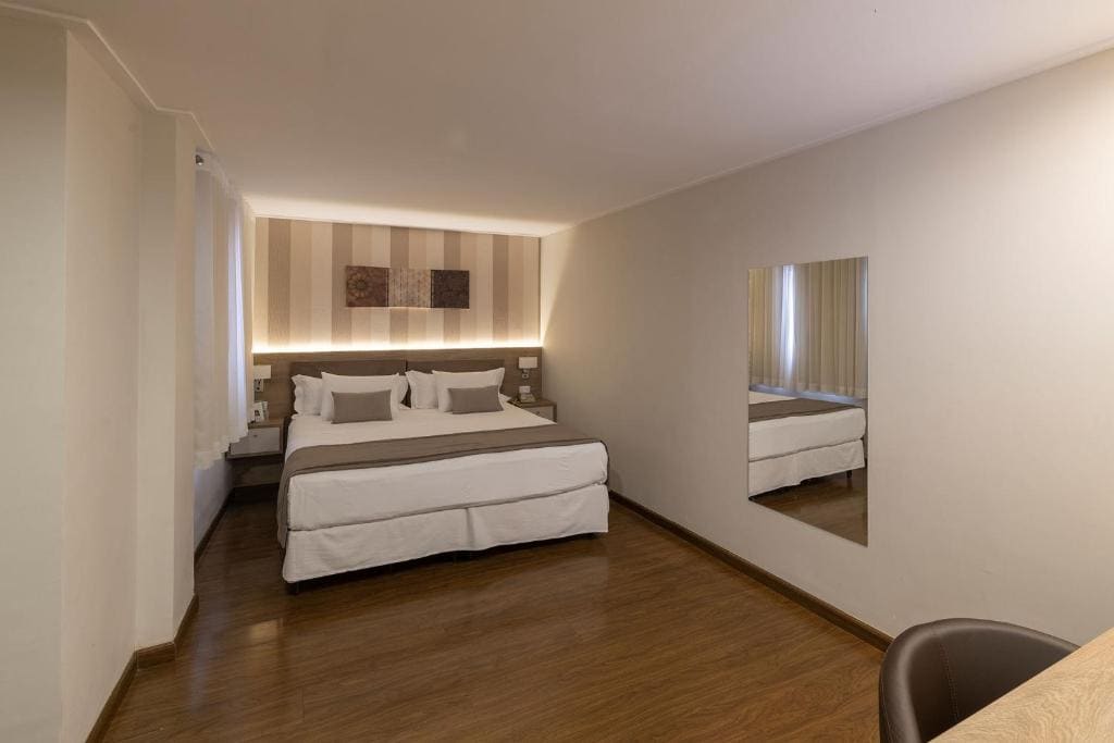 Deluxe King Suite - Non-Smoking room - Image 1