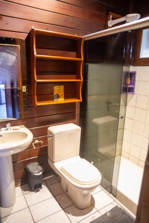 Double Room with Shared Toilet room - Image 1