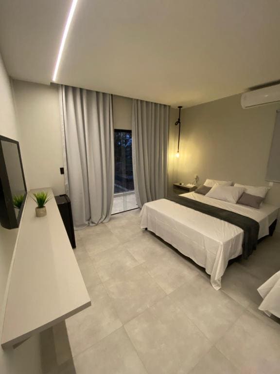 Deluxe Queen Suite room - Image 2