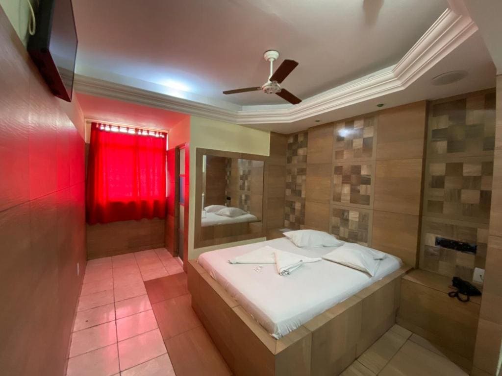 Executive Double Room with Fan room - Image 3