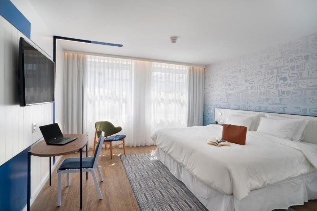 Executive Double Room with Partial Sea View room - Image 1