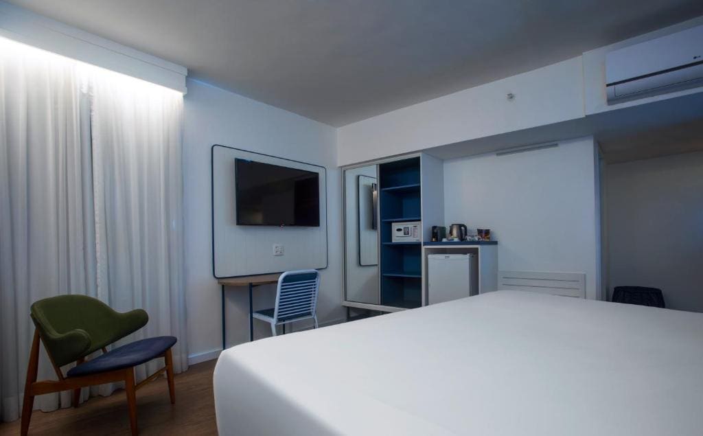 Executive Double Room with Partial Sea View room - Image 3
