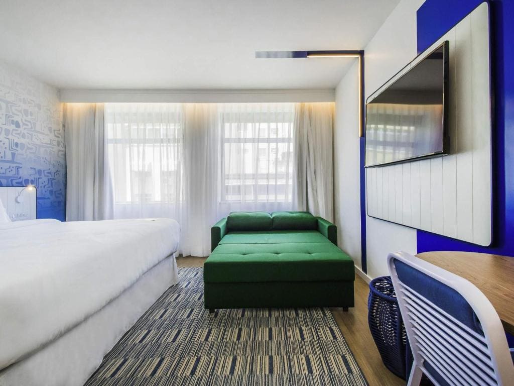 Superior Family Room room - Image 2
