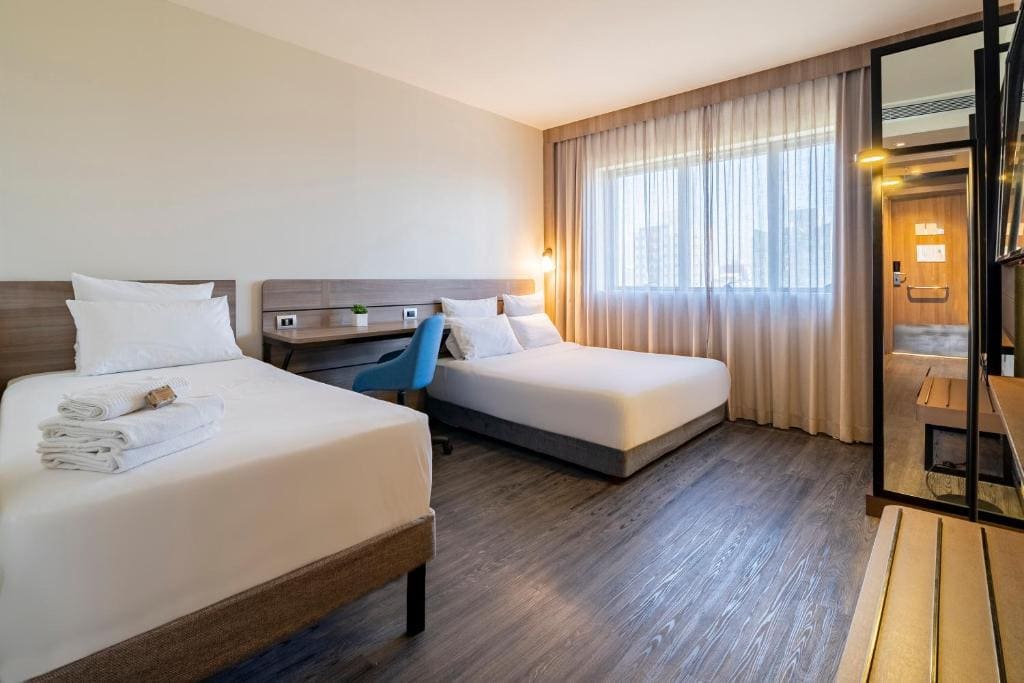 Apartment with One Double Bed - Disability Access room - Image 2
