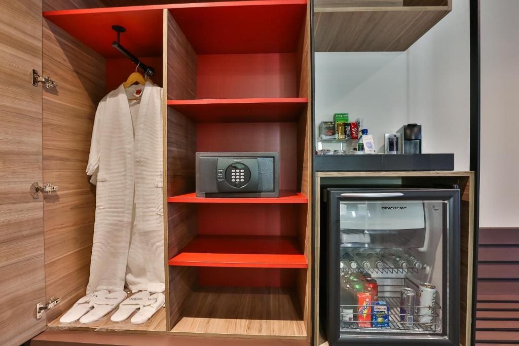 Executive Apartment with Queen Bed room - Image 3