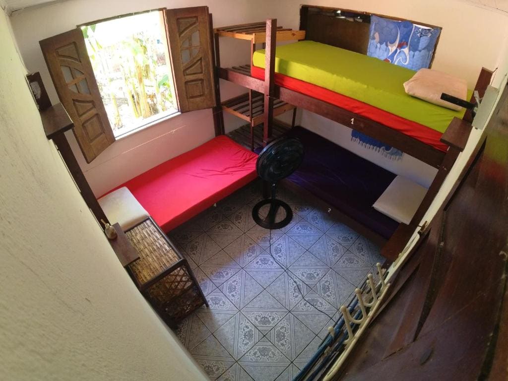 Basic Triple Room with Shared Bathroom room - Image 3