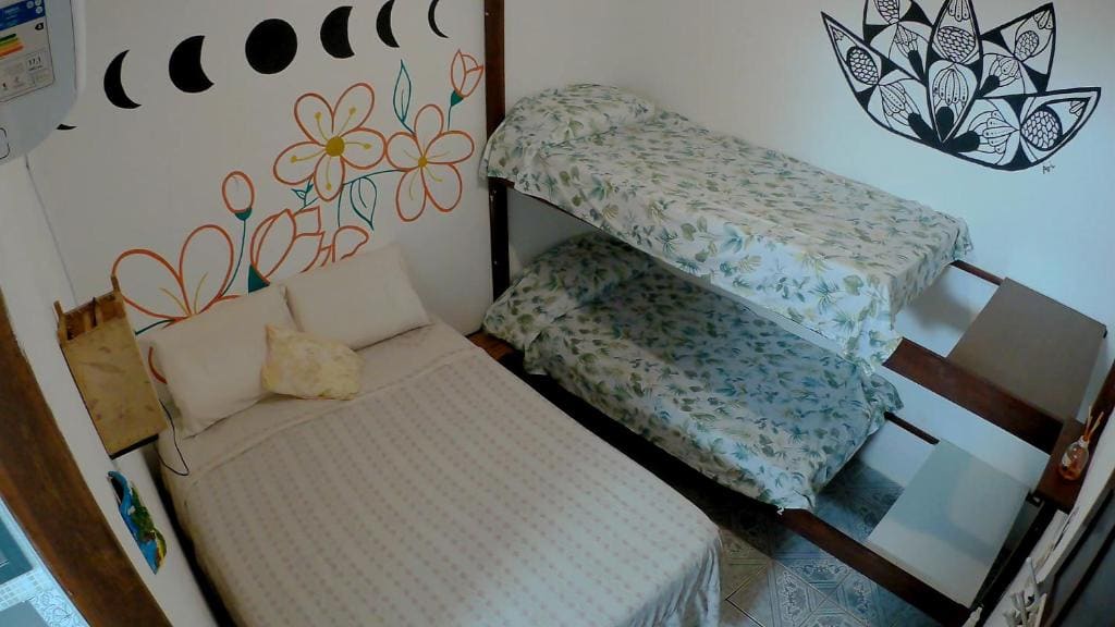 Economy Quadruple Room room - Image 2
