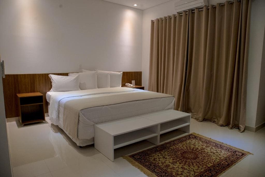 Queen Room with Balcony room - Image 1