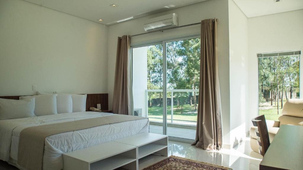 Queen Room with Balcony room - Image 2