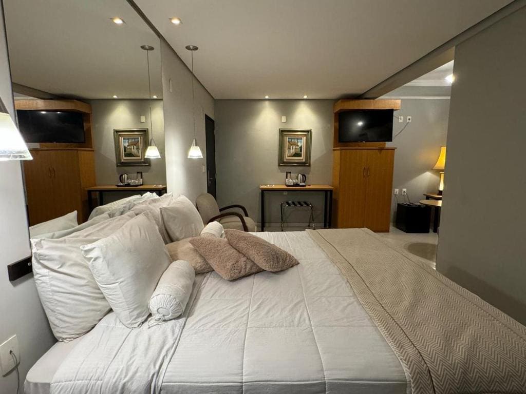 Suite with Spa Bath room - Image 1