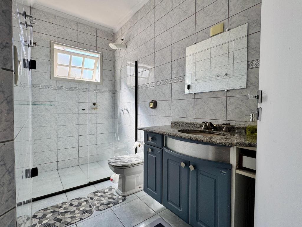 Deluxe Room with Shared Bathroom room - Image 1
