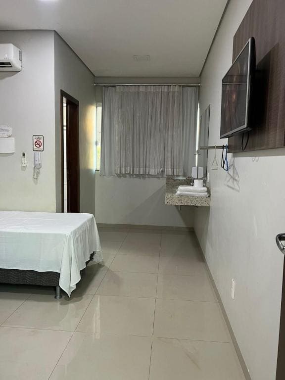 Single Room with Private Bathroom room - Image 1