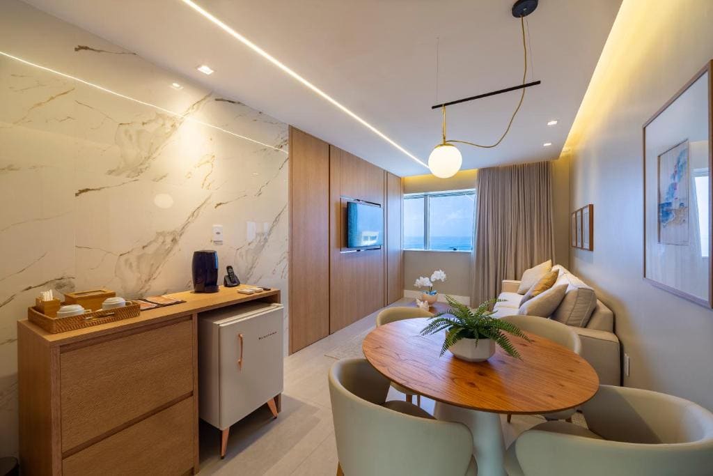 Deluxe Suite with Sea View room - Image 3