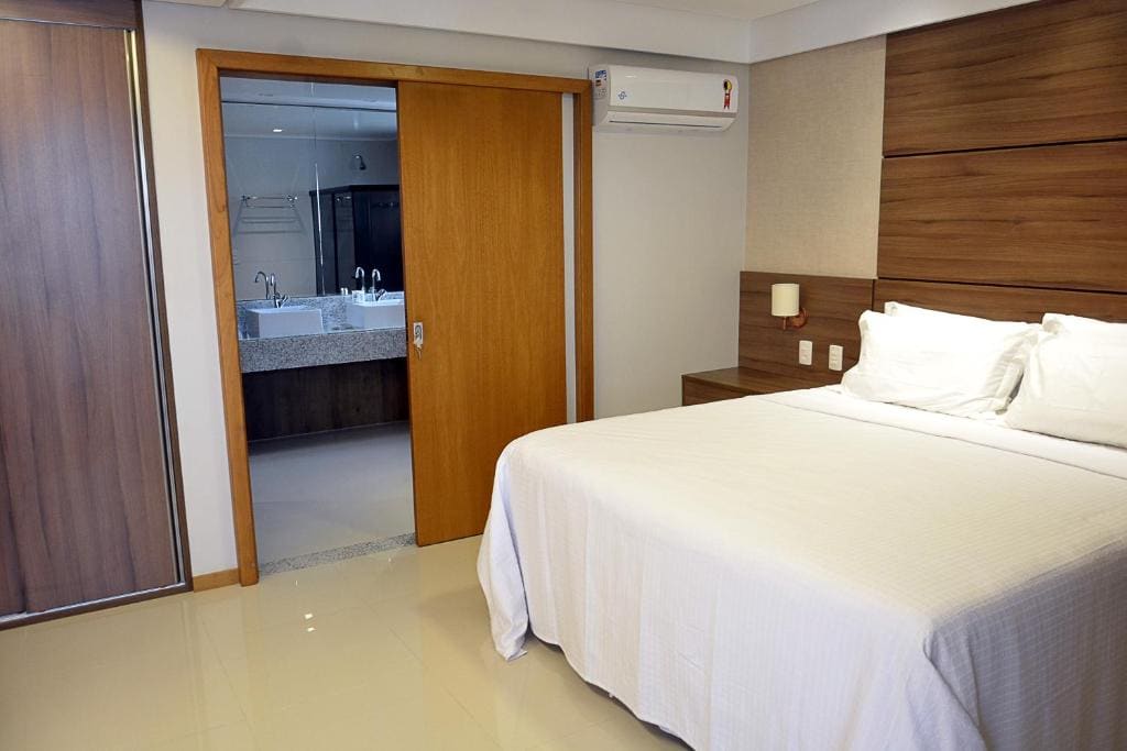King Suite with Spa Bath room - Image 2