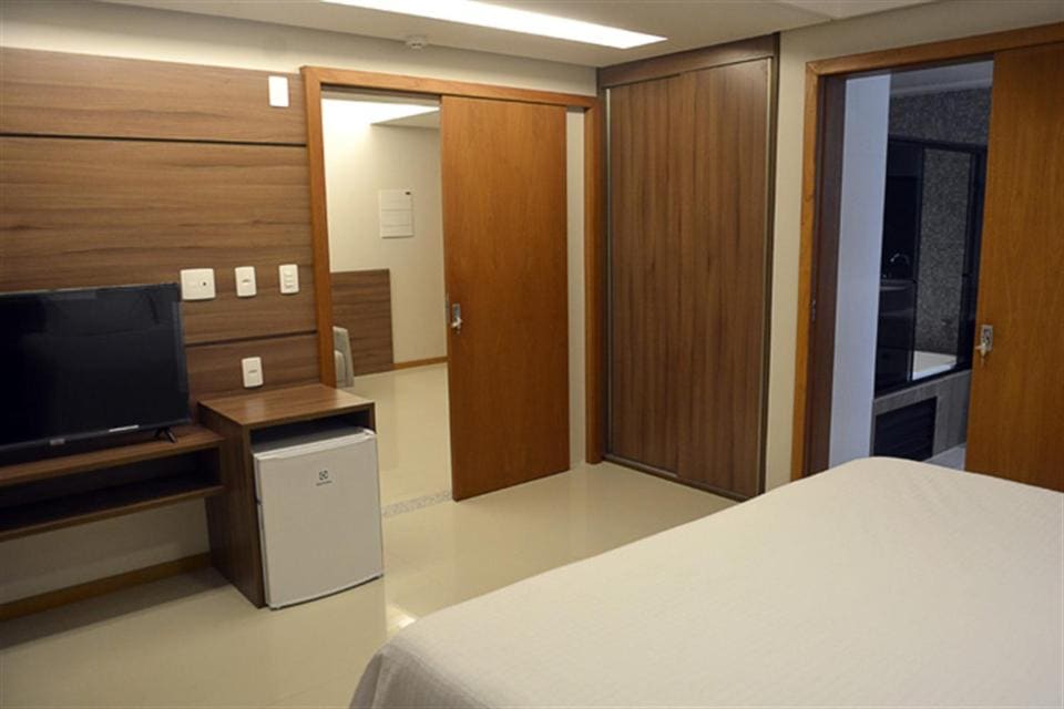 King Suite with Spa Bath room - Image 3