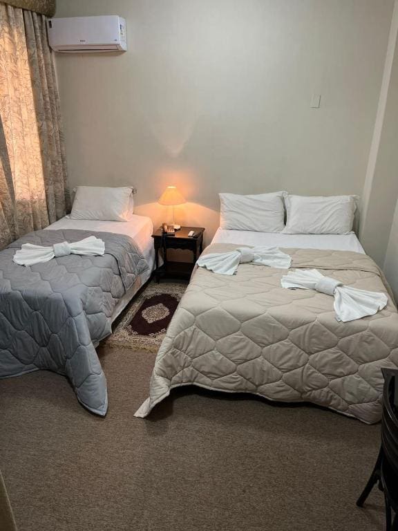 Deluxe Twin Room room - Image 2
