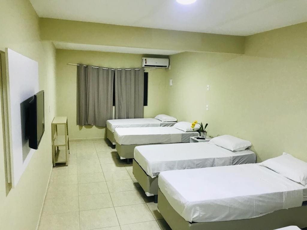 Standard Quadruple Room room - Image 1