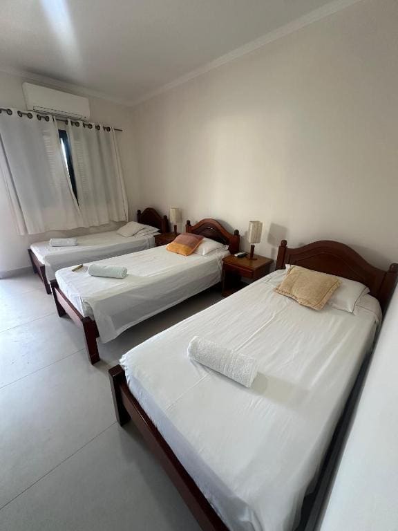 Triple Room with 3 Single Beds room - Image 1