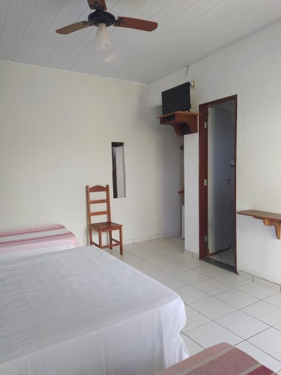 Standard Family Room room - Image 3
