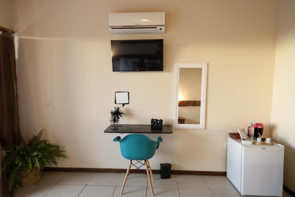 Double Room with Balcony and Sea View room - Image 3