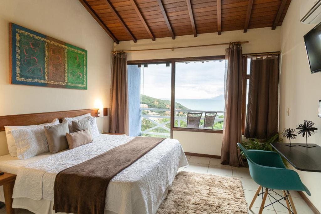 Double Room with Balcony and Sea View room - Image 2