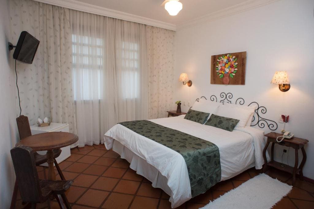 Deluxe Double Room (Air Conditioning, King-size Bed and View) room - Image 1