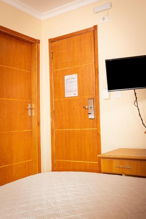 Double Room with Private Bathroom room - Image 2