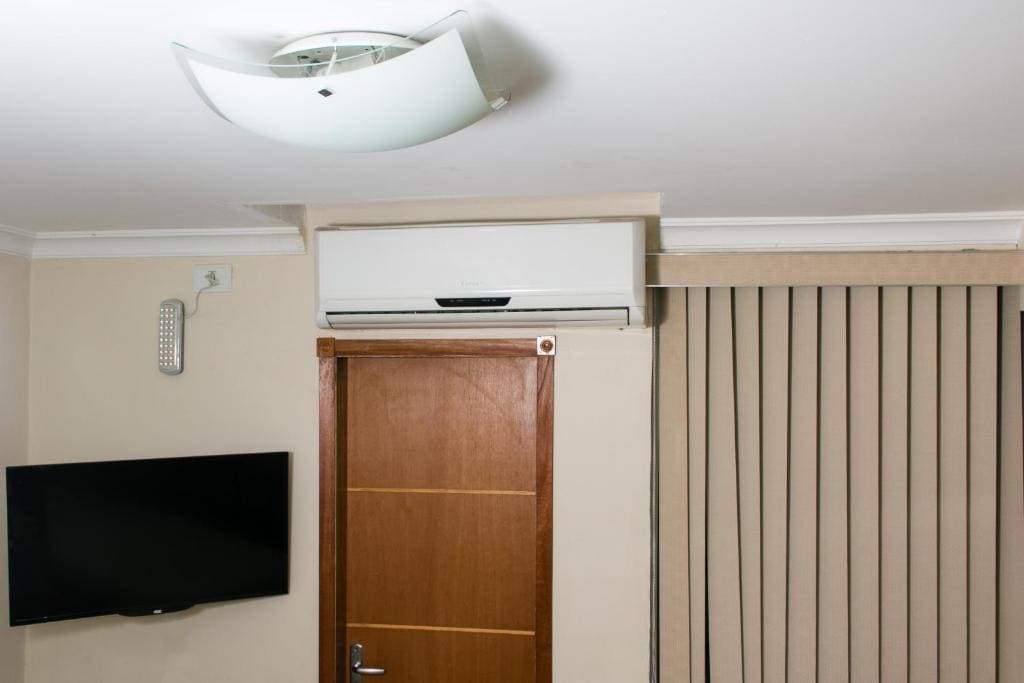 Family Room with Private Bathroom room - Image 1