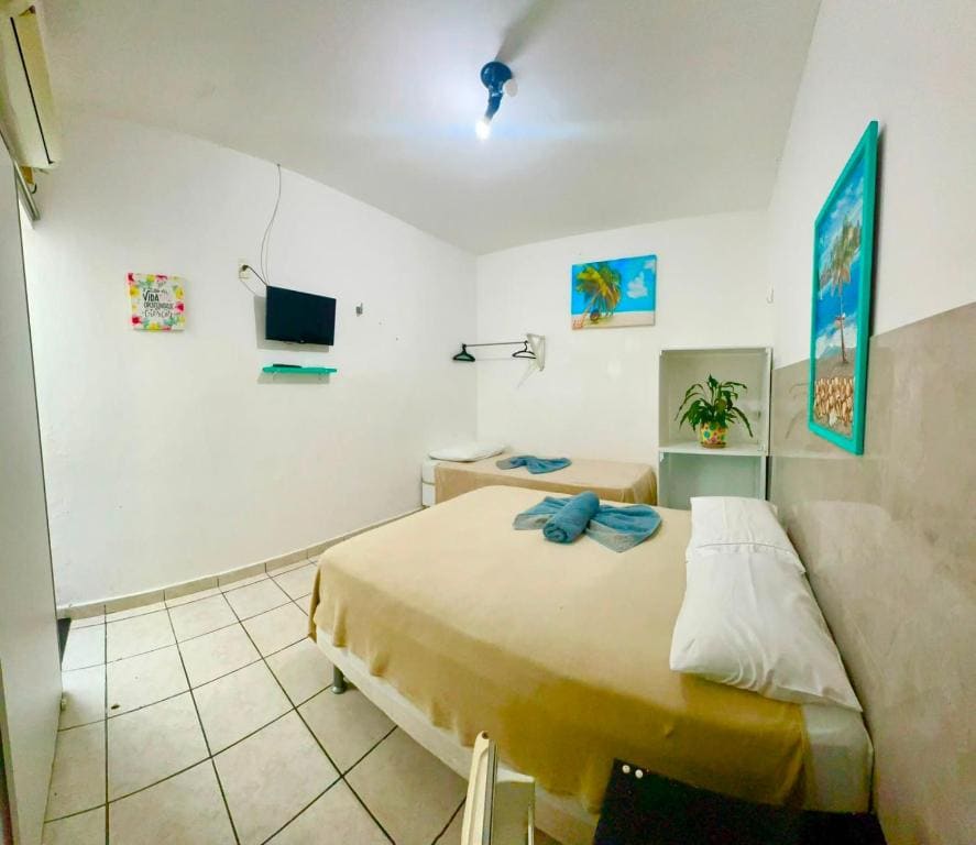 Economy Triple Room room - Image 1