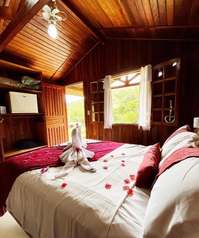 Apartment with Mountain View room - Image 2