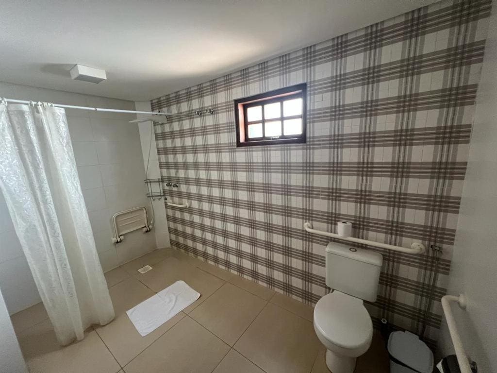 Queen Room - Disability Access room - Image 3