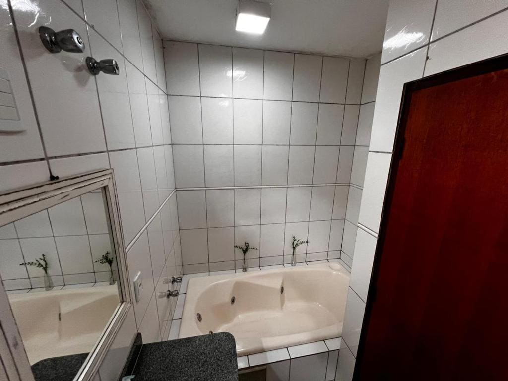 Queen Suite with Spa Bath room - Image 3