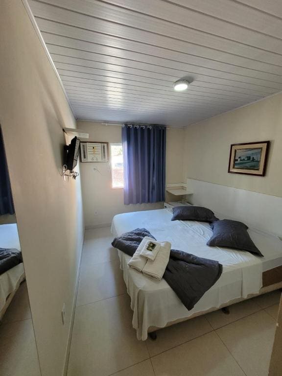Large Double or Twin Room room - Image 2