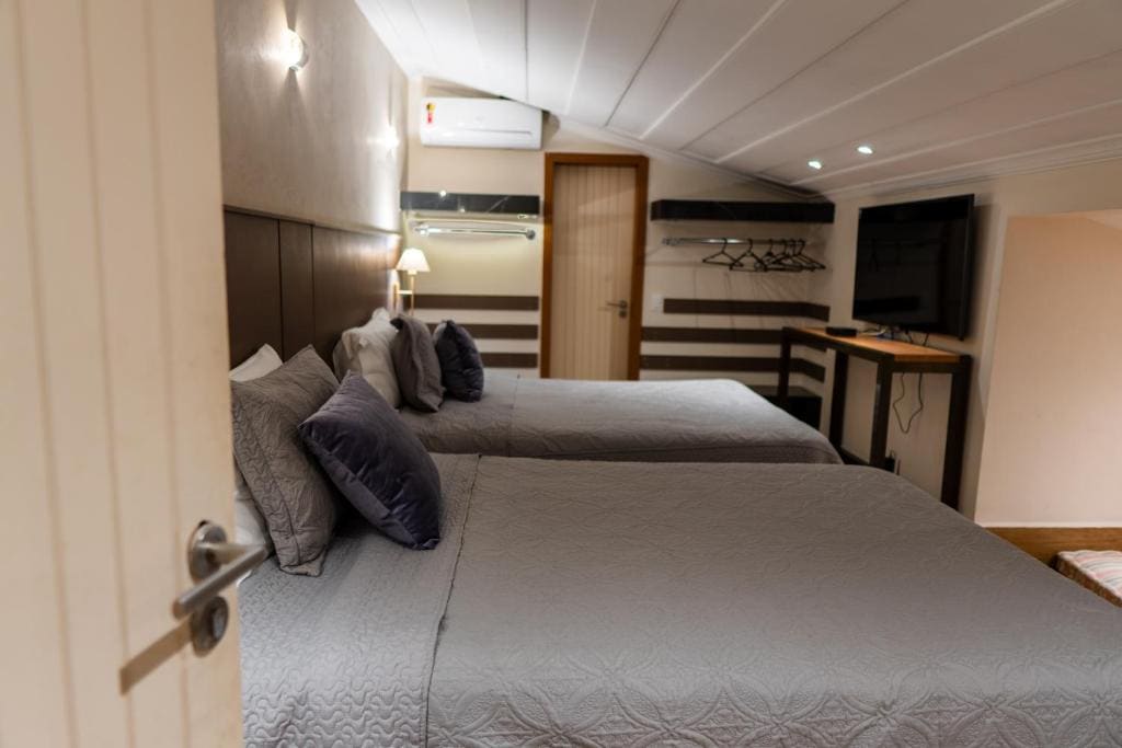 Standard Triple Room room - Image 2