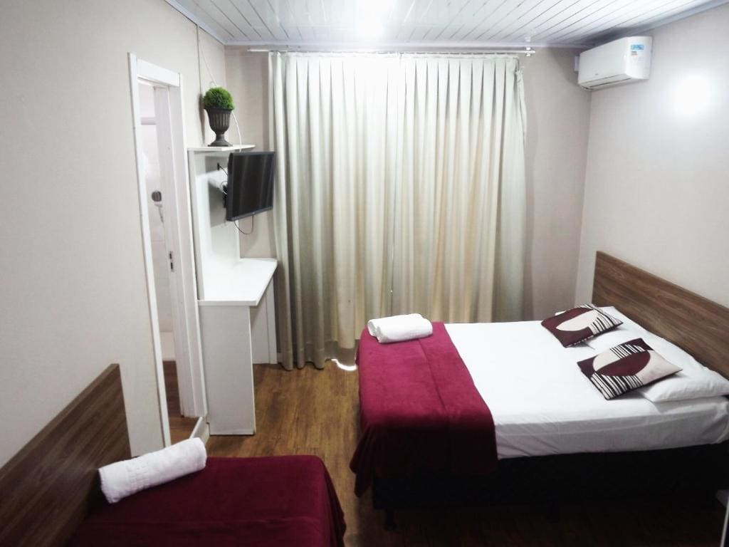 Classic Triple Room room - Image 2