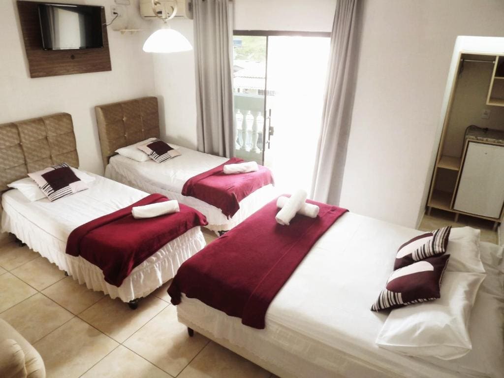 Deluxe Quadruple Room room - Image 1