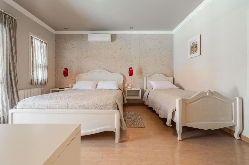 Luxury Triple Suite room - Image 2