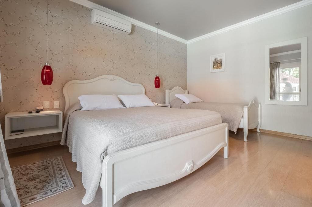 Luxury Triple Suite room - Image 1
