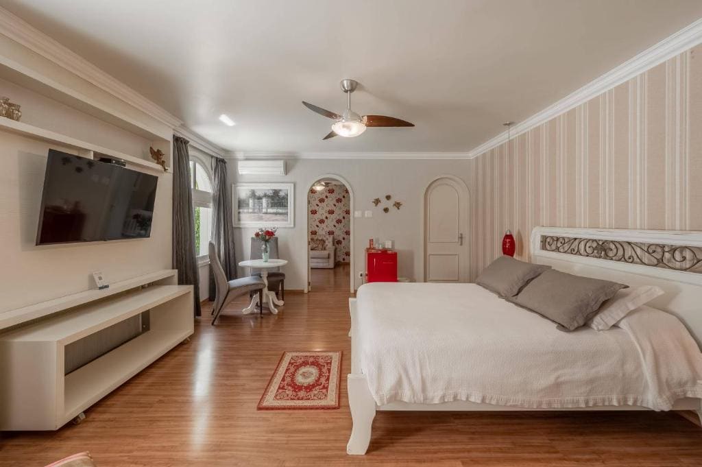 Master Suite com Smart TV room - Image 3