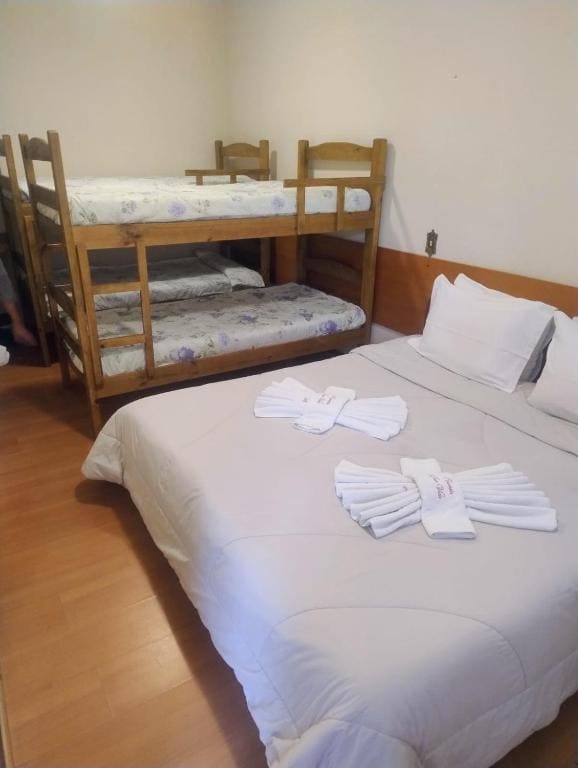 Standard Triple Room room - Image 1
