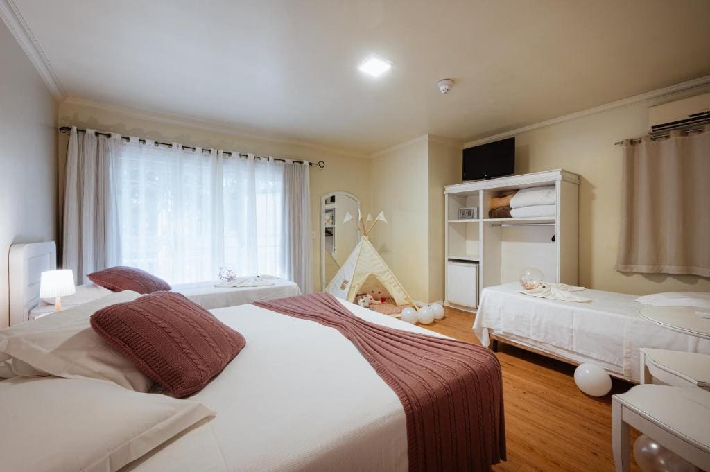 Triple Room with Balcony room - Image 1