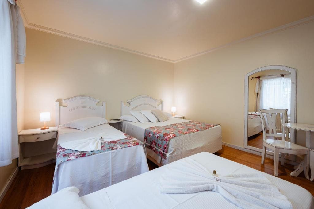 Deluxe Triple Room room - Image 1